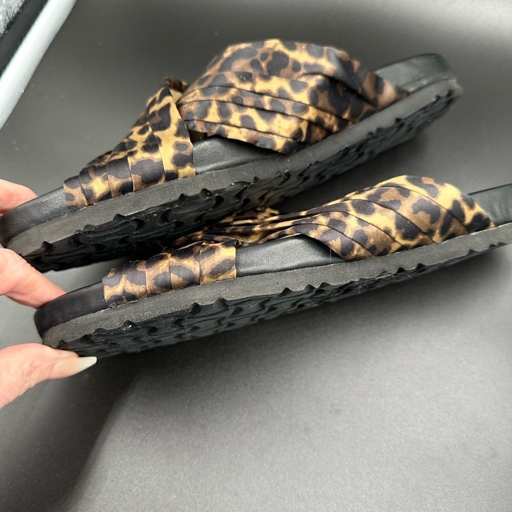 Ann Taylor comfortable and fashionable leopard print criss cross slides size 7M - Picture 6 of 12
